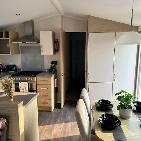The Pixie Van Selsey Extérieur photo