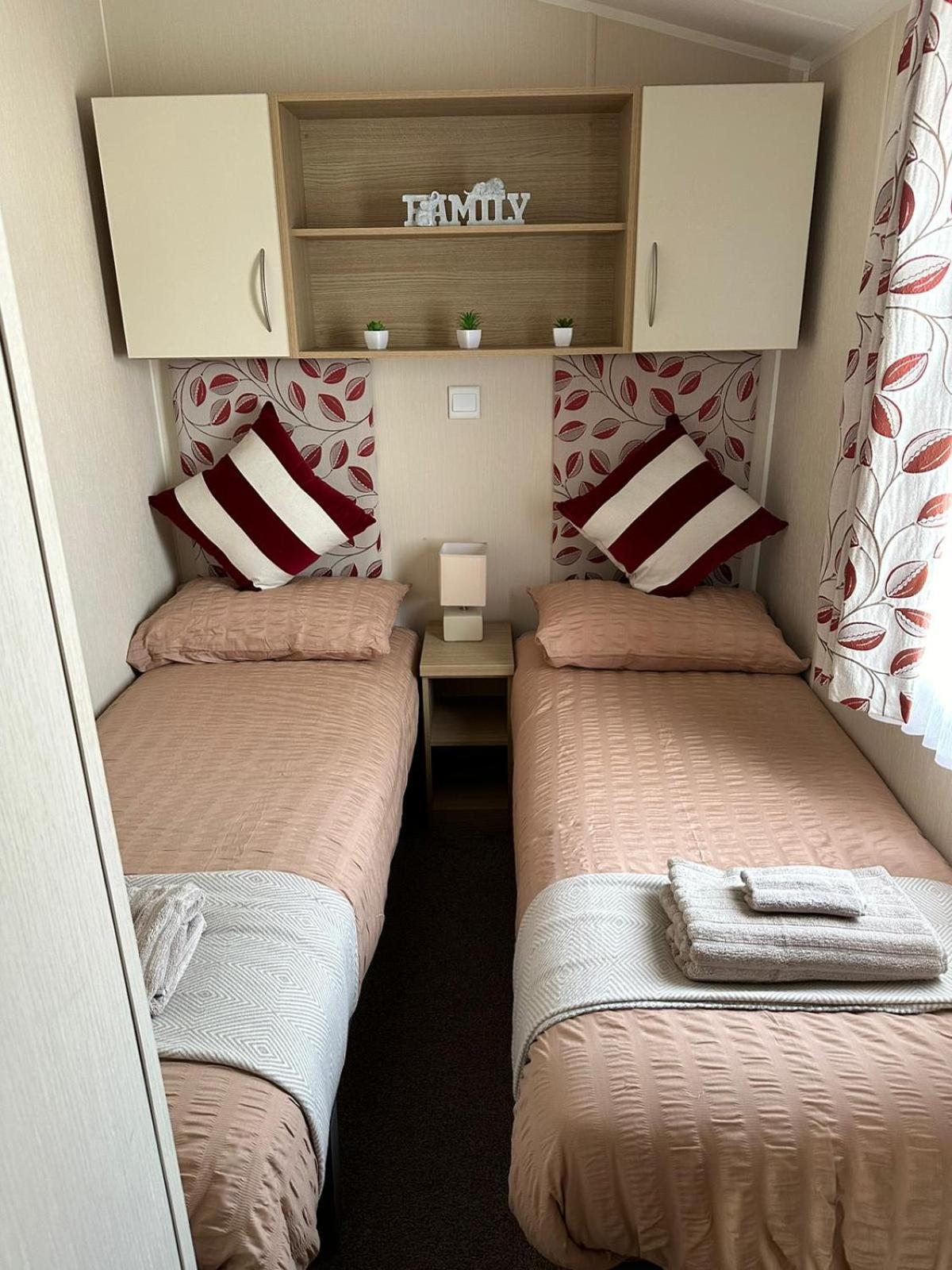 The Pixie Van Selsey Extérieur photo