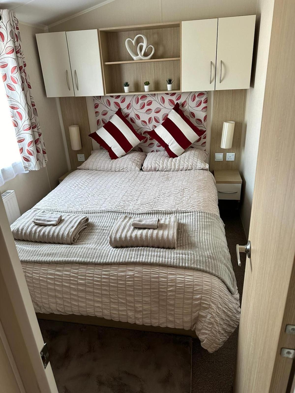 The Pixie Van Selsey Extérieur photo