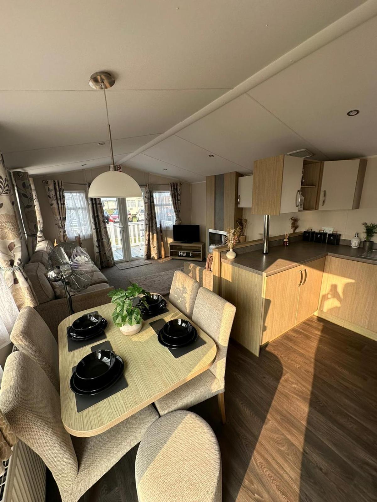 The Pixie Van Selsey Extérieur photo