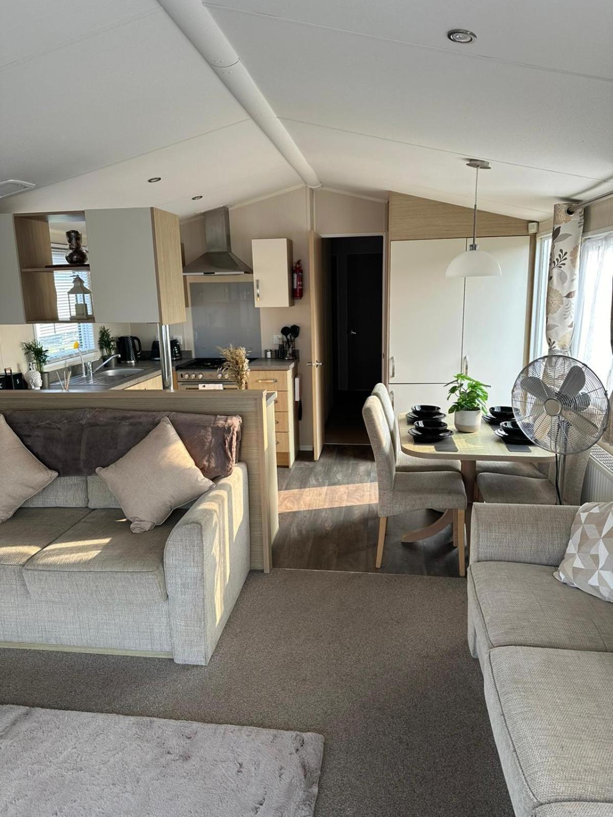The Pixie Van Selsey Extérieur photo
